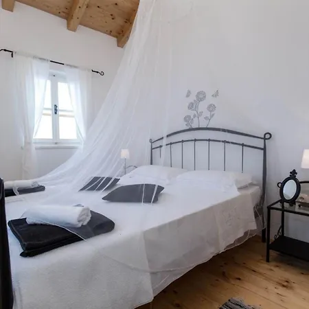 Holiday home Charmantes Ferienhaus Mit Pool, Klimaanlage Und Wifi Fur 5 Personen Antovo