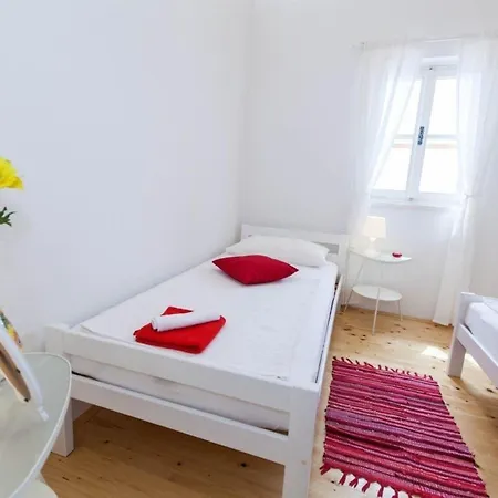 Charmantes Ferienhaus Mit Pool, Klimaanlage Und Wifi Fur 5 Personen
