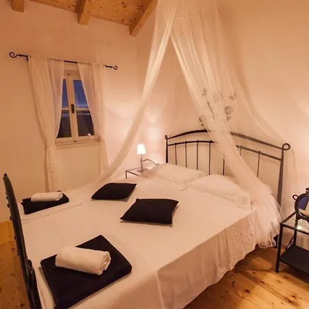 Charmantes Ferienhaus Mit Pool, Klimaanlage Und Wifi Fur 5 Personen Antovo