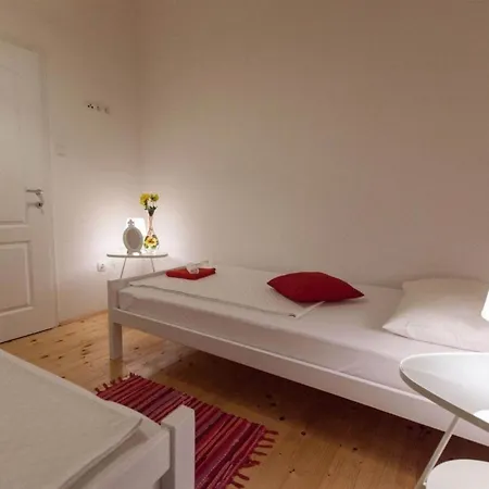 Charmantes Ferienhaus Mit Pool, Klimaanlage Und Wifi Fur 5 Personen Holiday home