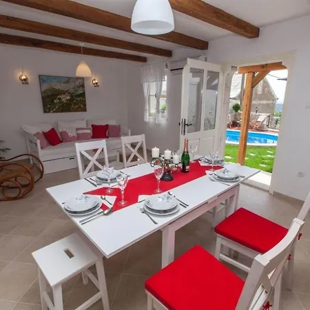 Charmantes Ferienhaus Mit Pool, Klimaanlage Und Wifi Fur 5 Personen Holiday home Antovo