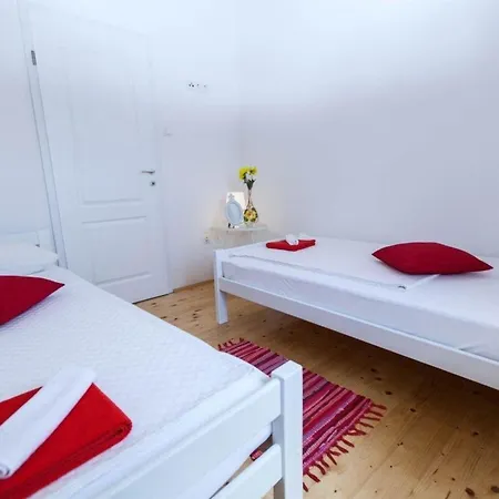 Charmantes Ferienhaus Mit Pool, Klimaanlage Und Wifi Fur 5 Personen * Antovo