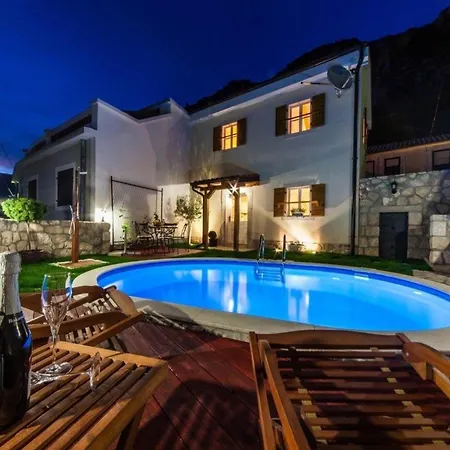 Holiday home Charmantes Ferienhaus Mit Pool, Klimaanlage Und Wifi Fur 5 Personen Antovo