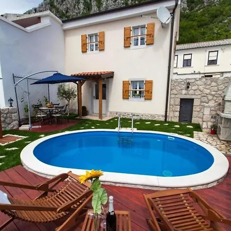 Holiday home Charmantes Ferienhaus Mit Pool, Klimaanlage Und Wifi Fur 5 Personen