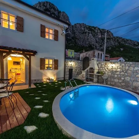 Charmantes Ferienhaus Mit Pool, Klimaanlage Und Wifi Fur 5 Personen Holiday home