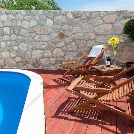 Charmantes Ferienhaus Mit Pool, Klimaanlage Und Wifi Fur 5 Personen