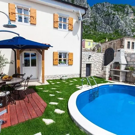Charmantes Ferienhaus Mit Pool, Klimaanlage Und Wifi Fur 5 Personen Holiday home